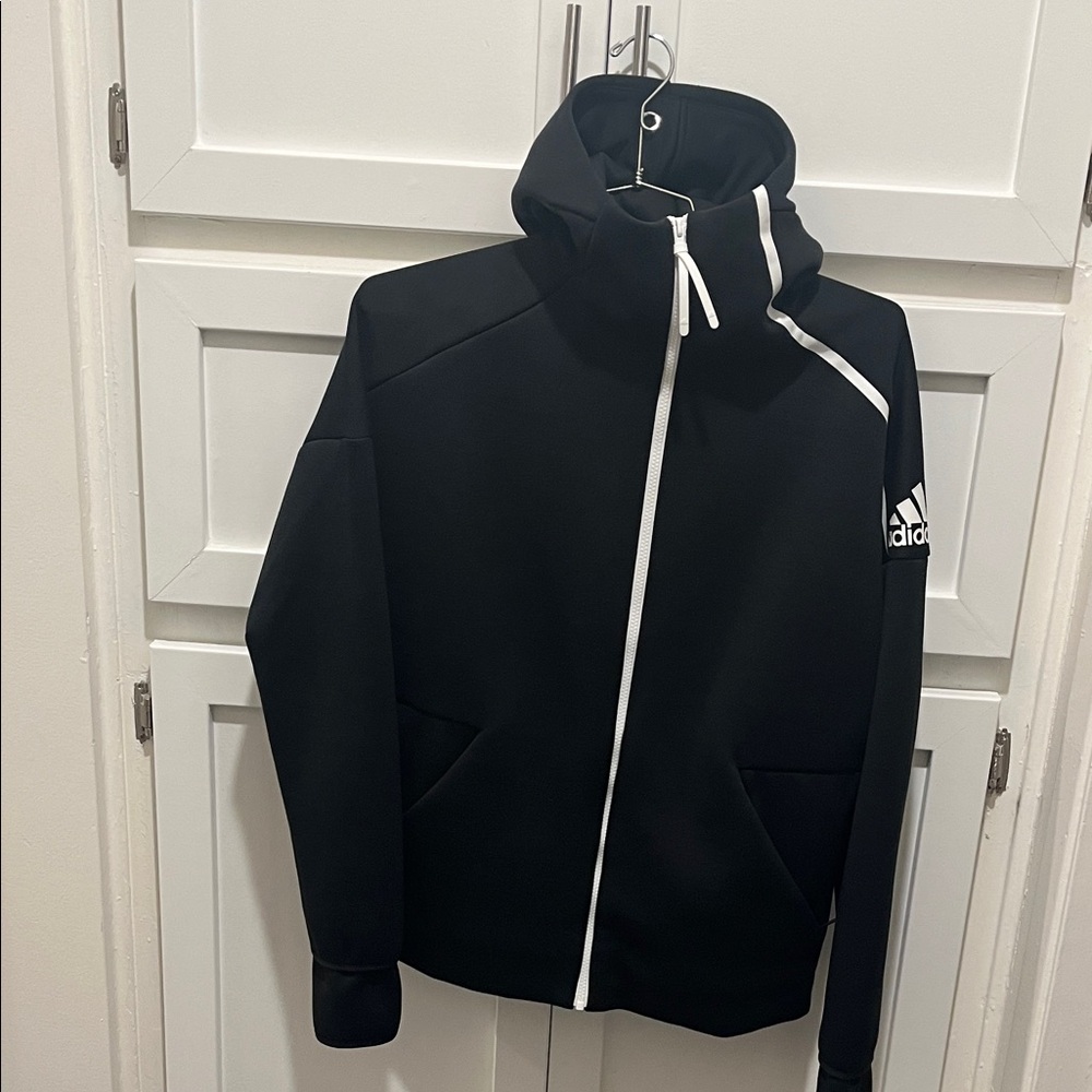 Adidas Men's Black and White Performance Jacket size M❤️